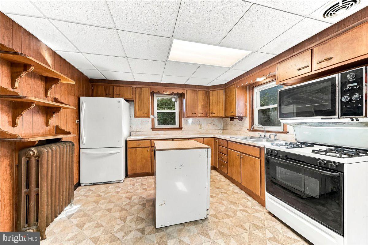 125 E Sylvan Ave Property Photo 7