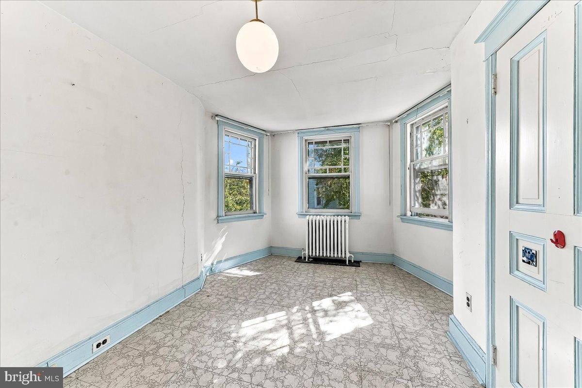 125 E Sylvan Ave Property Photo 10