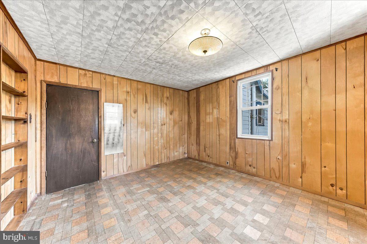 125 E Sylvan Ave Property Photo 13