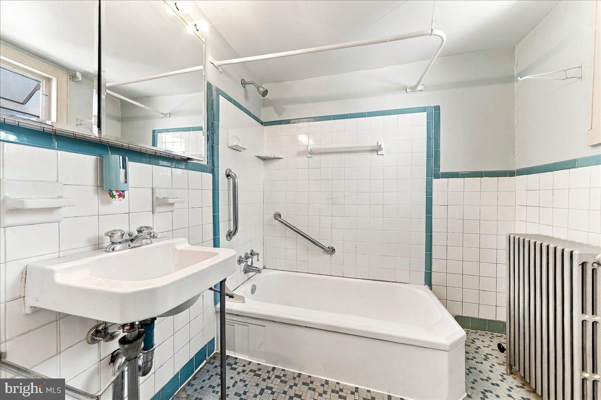 125 E Sylvan Ave Property Photo 23