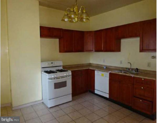 178 N Union Ave Property Photo 4