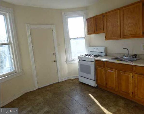 178 N Union Ave Property Photo 5