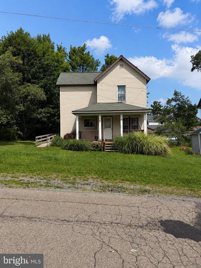 166 Ohio Ave Property Photo 2