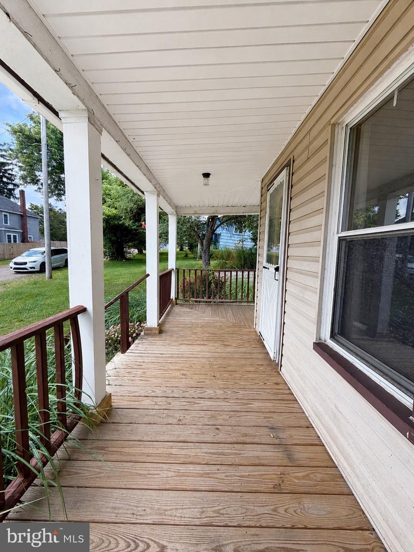 166 Ohio Ave Property Photo 4