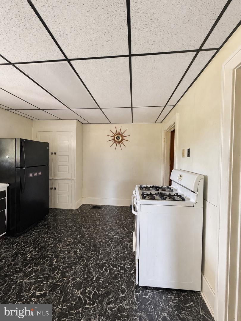 166 Ohio Ave Property Photo 12