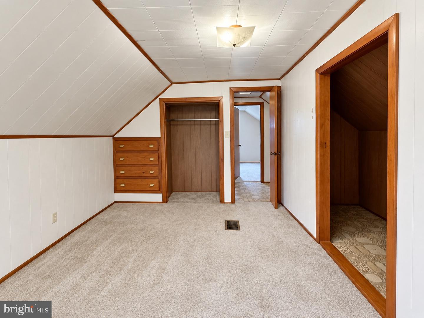 3088 Montmorenci Ave Property Photo 20