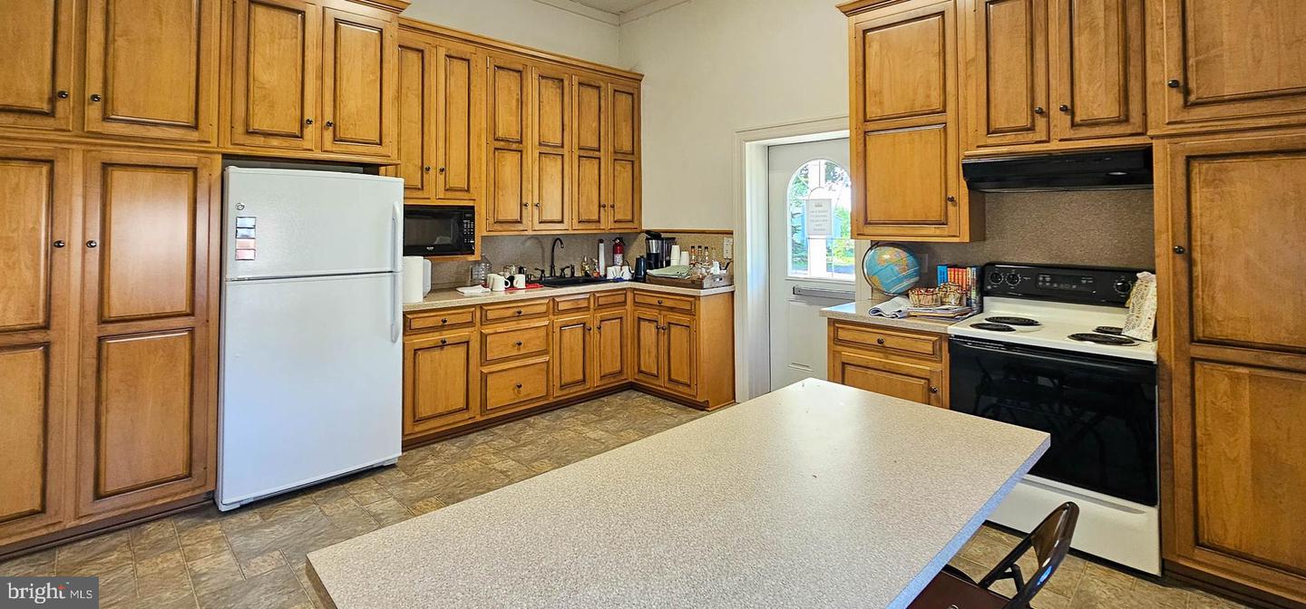 171 East Avenue Property Photo 3
