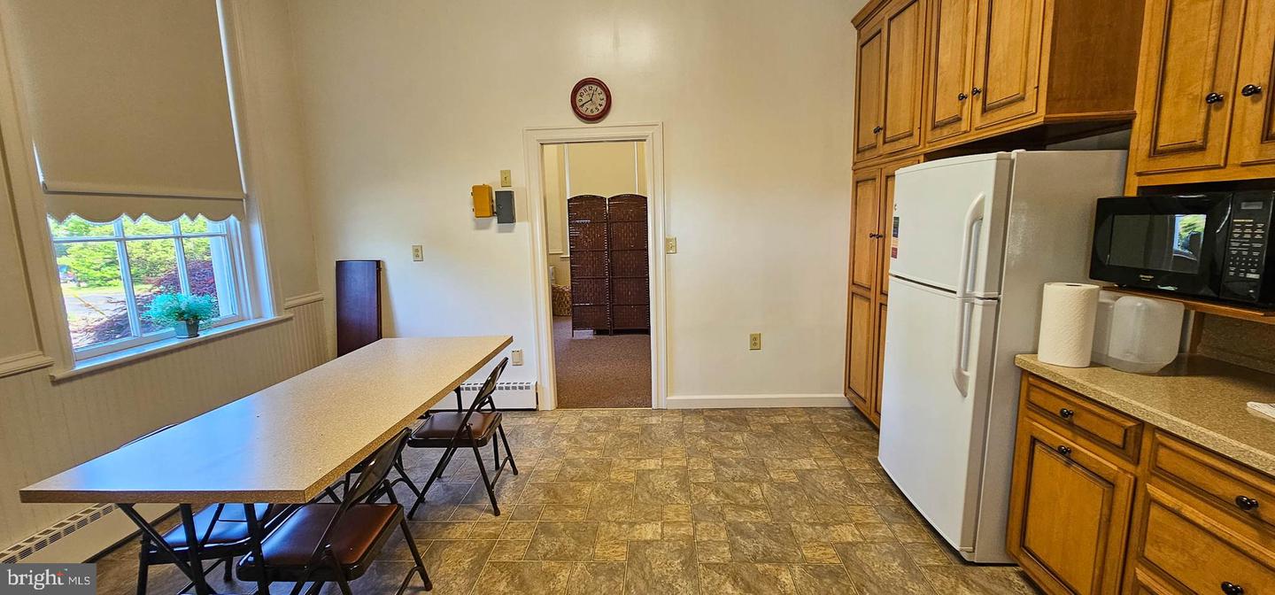 171 East Avenue Property Photo 4
