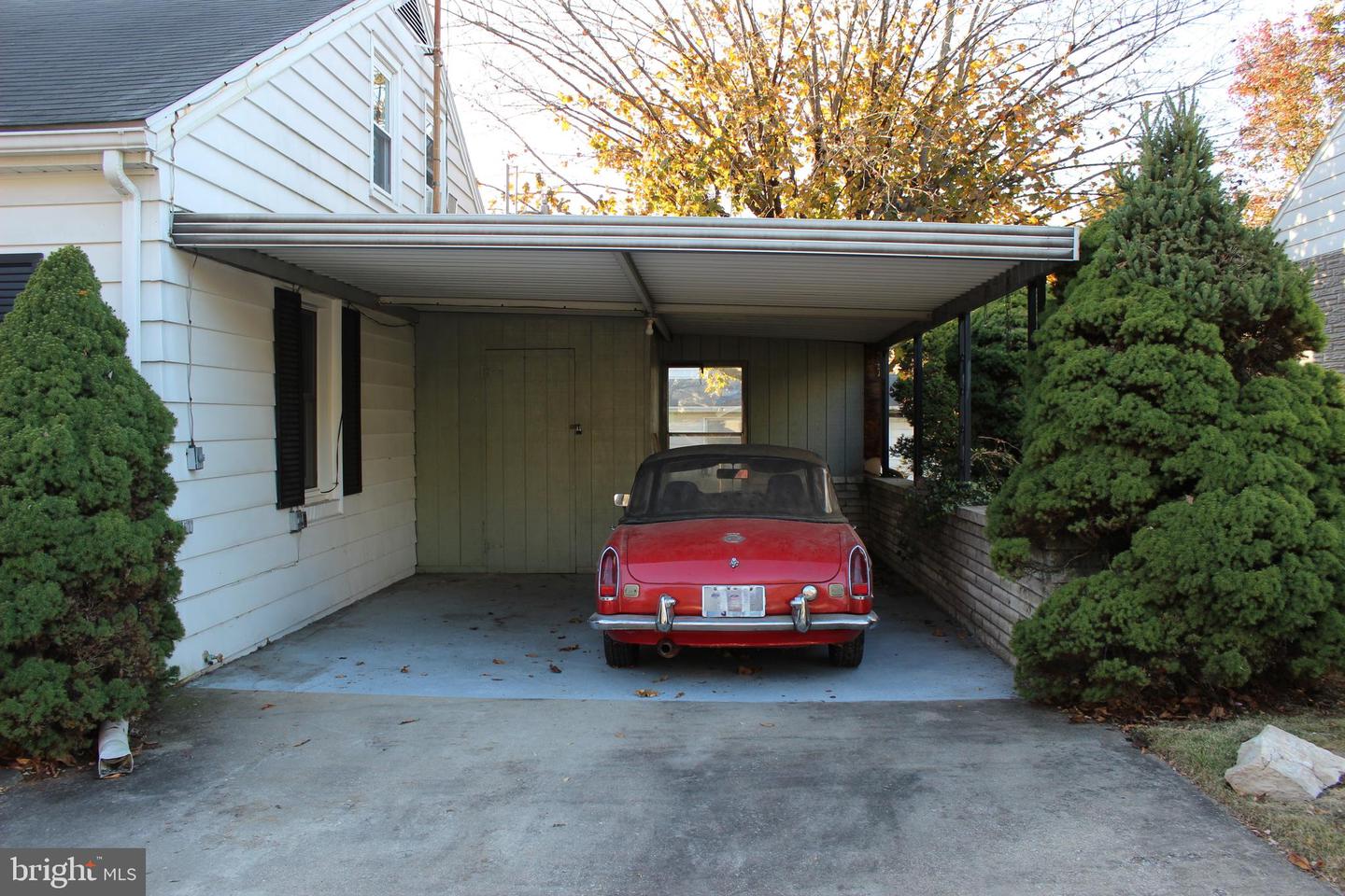 61 S Carl Avenue Property Photo 2