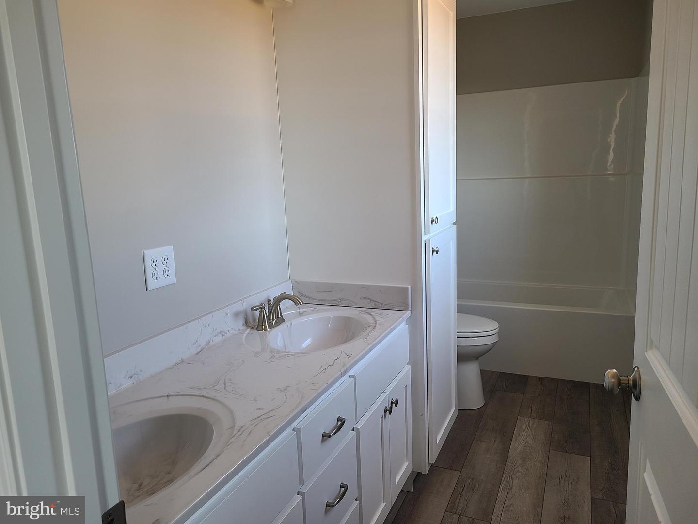 251 Grove Dr Property Photo 5