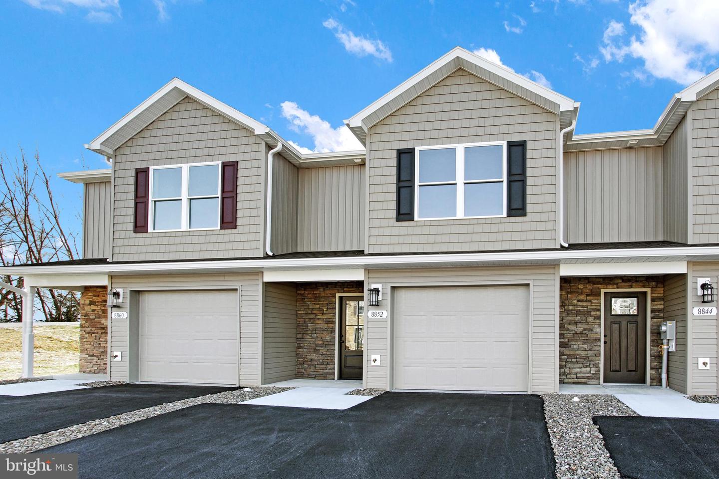 8852 Hillside Way Property Photo