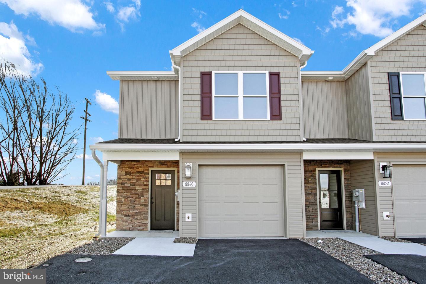 8860 Hillside Way Property Photo 1