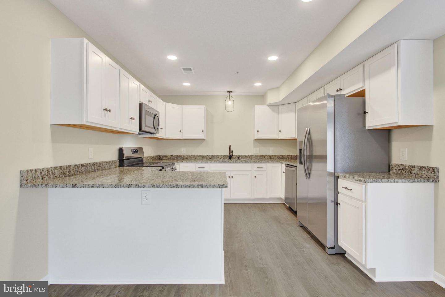 8860 Hillside Way Property Photo 7