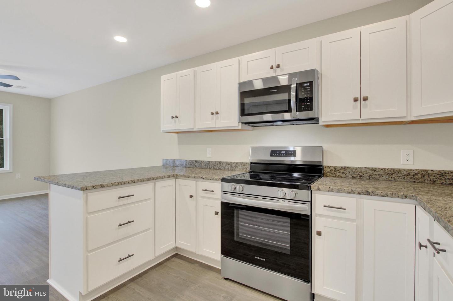 8860 Hillside Way Property Photo 8