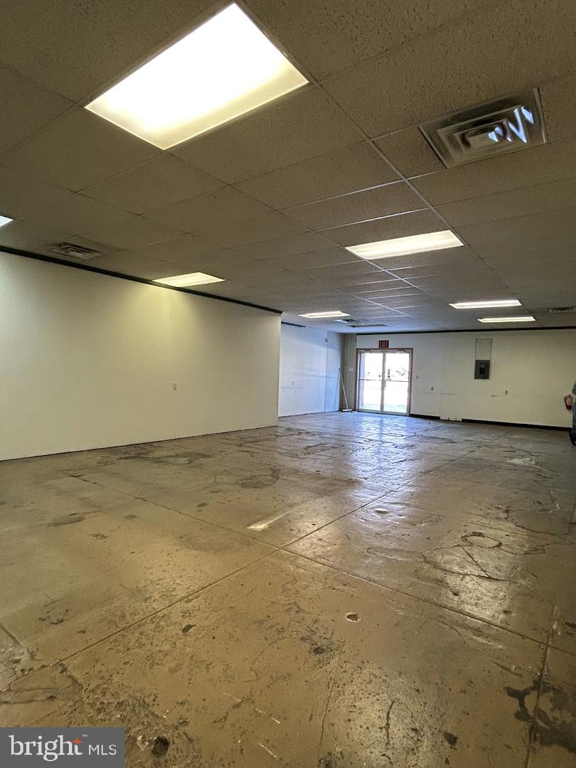 580 Broad Street Property Photo 8