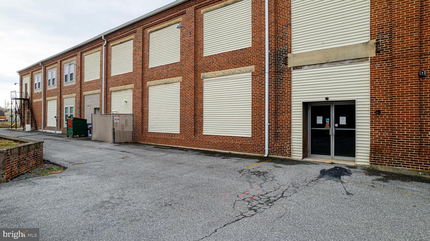 580 Broad Street Property Photo 11