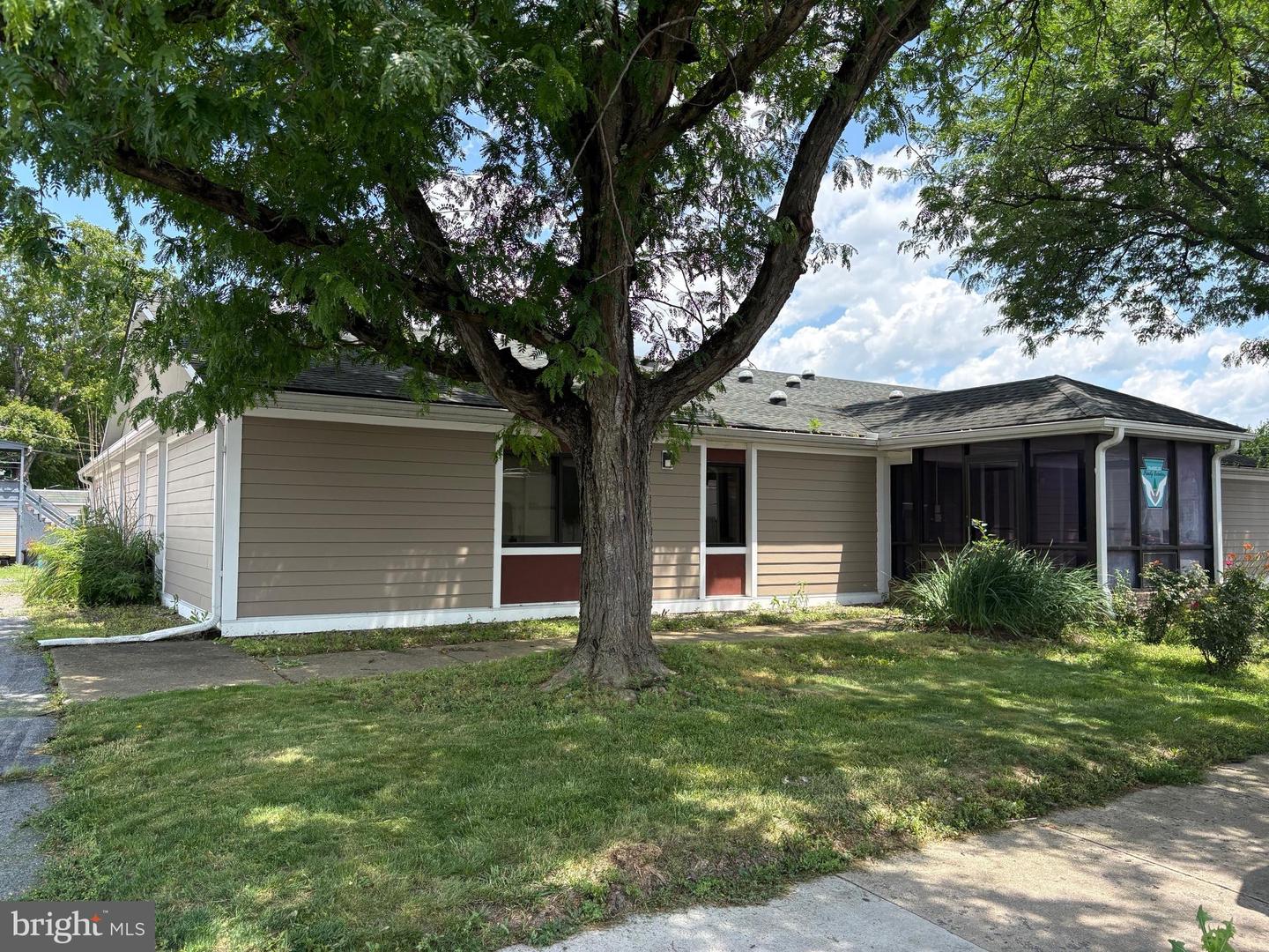 131 Mckinley St E Property Photo 2