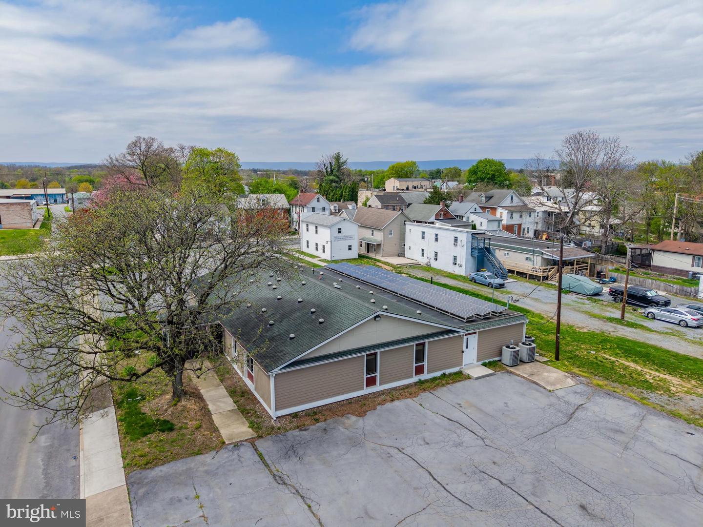 131 Mckinley St E Property Photo 6
