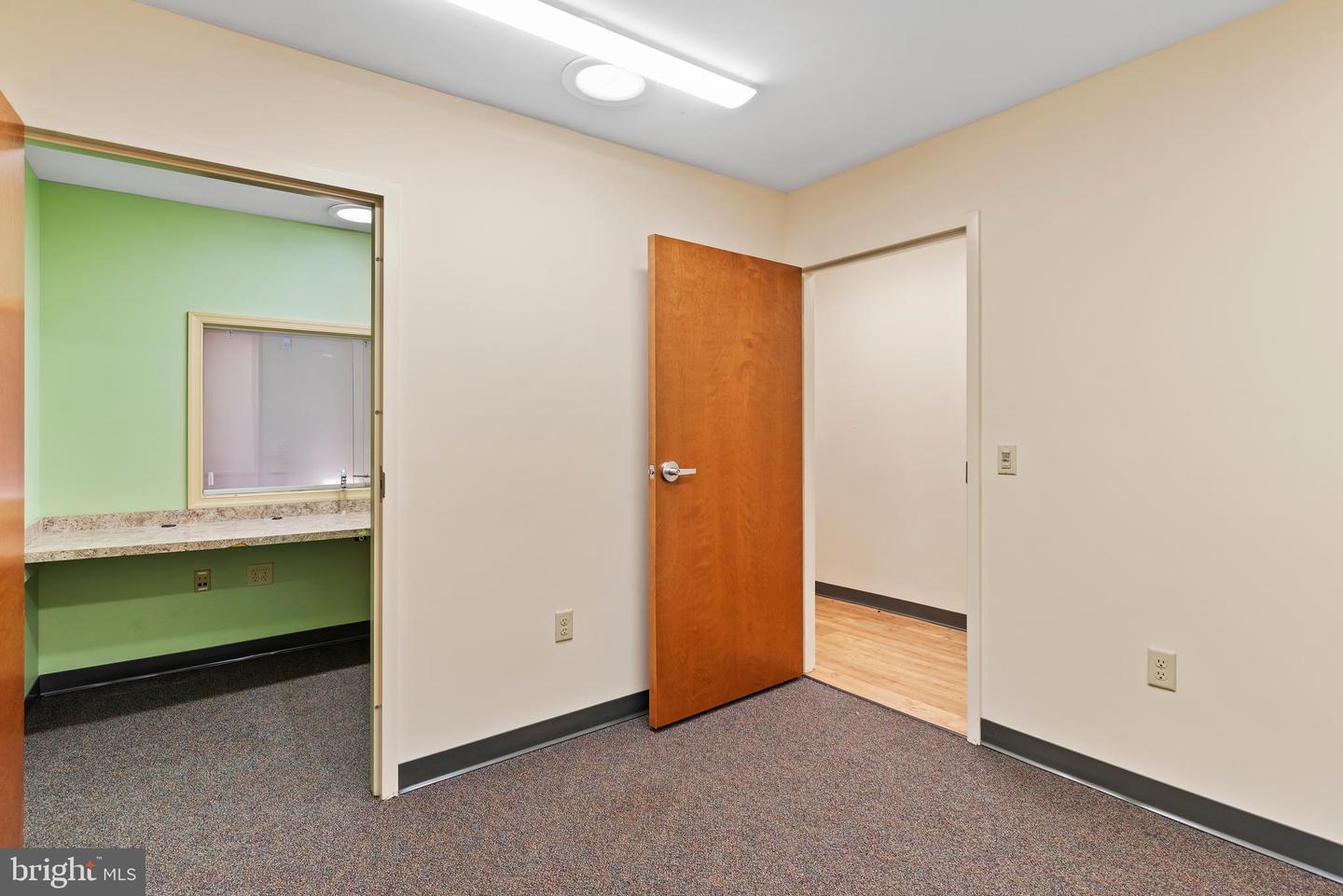 131 Mckinley St E Property Photo 13