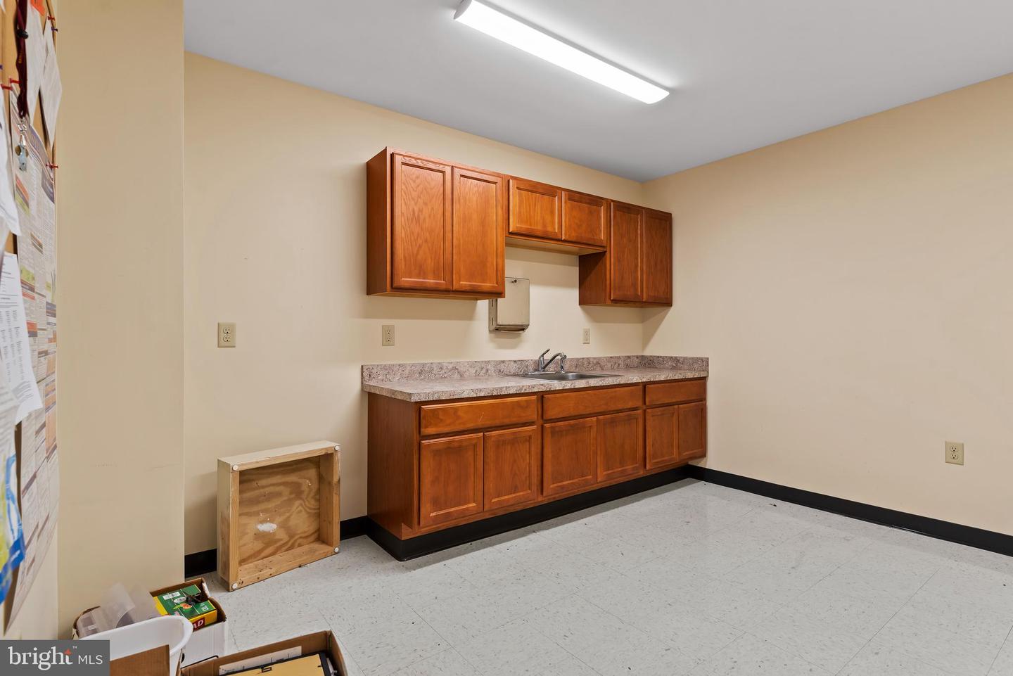 131 Mckinley St E Property Photo 16