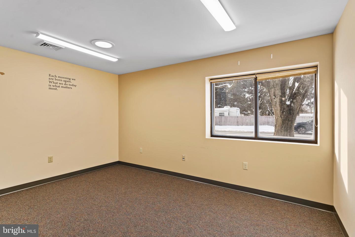 131 Mckinley St E Property Photo 20