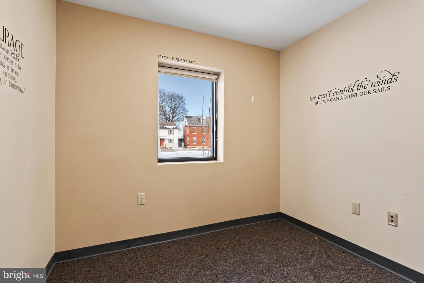 131 Mckinley St E Property Photo 22