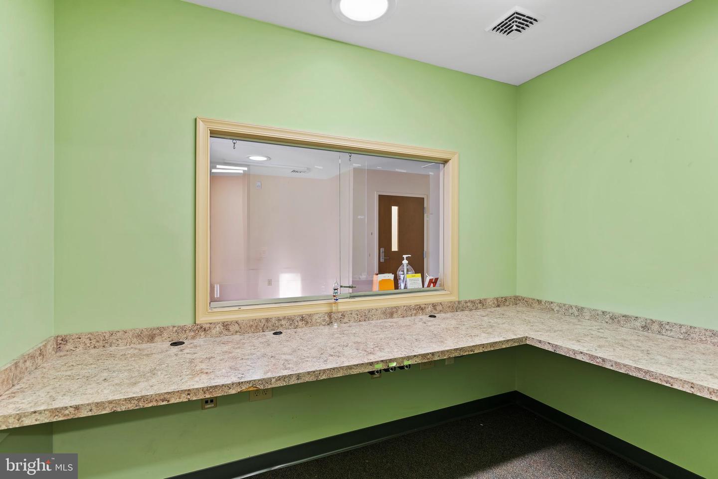 131 Mckinley St E Property Photo 12