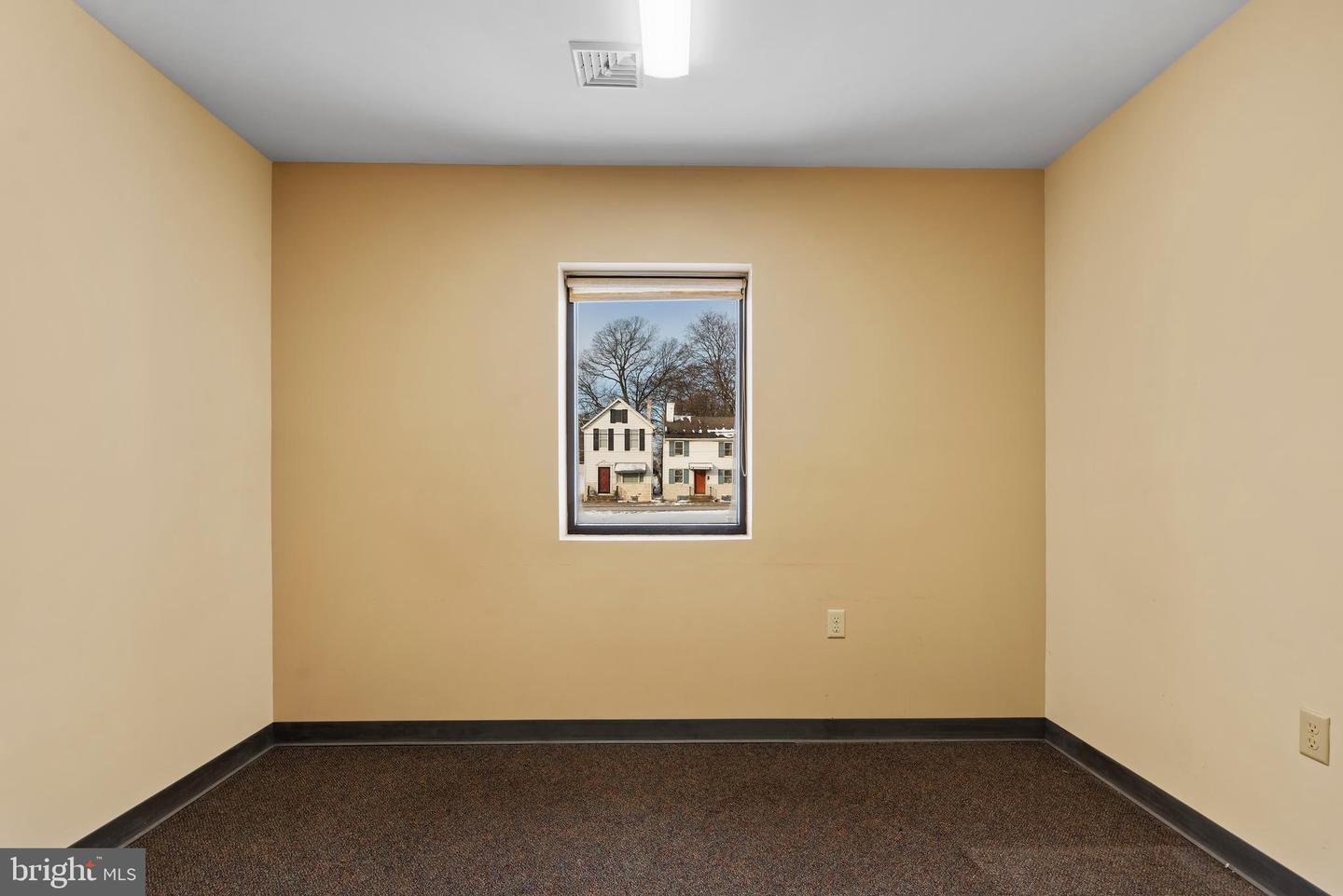 131 Mckinley St E Property Photo 24