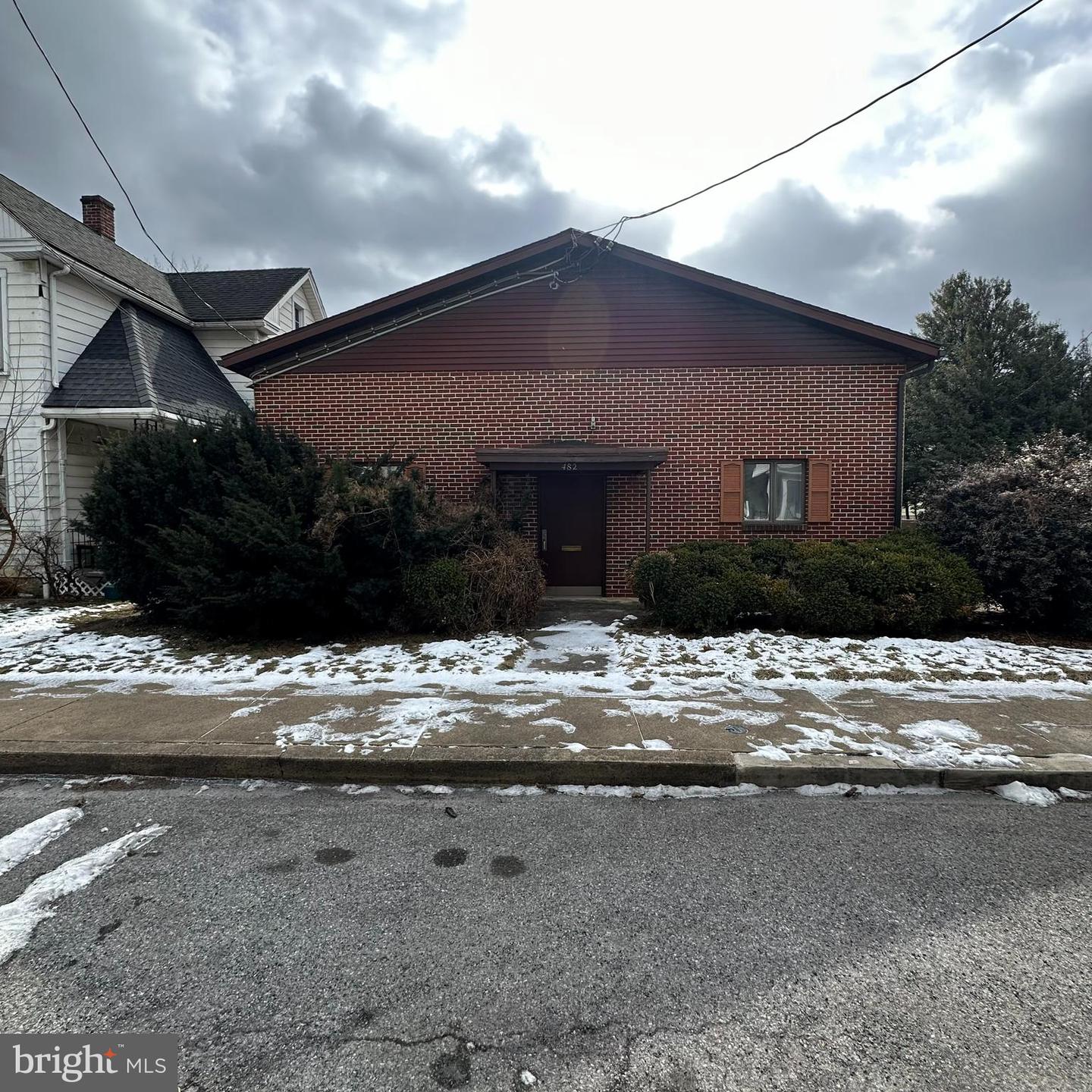 482 E Washington St Property Photo 1