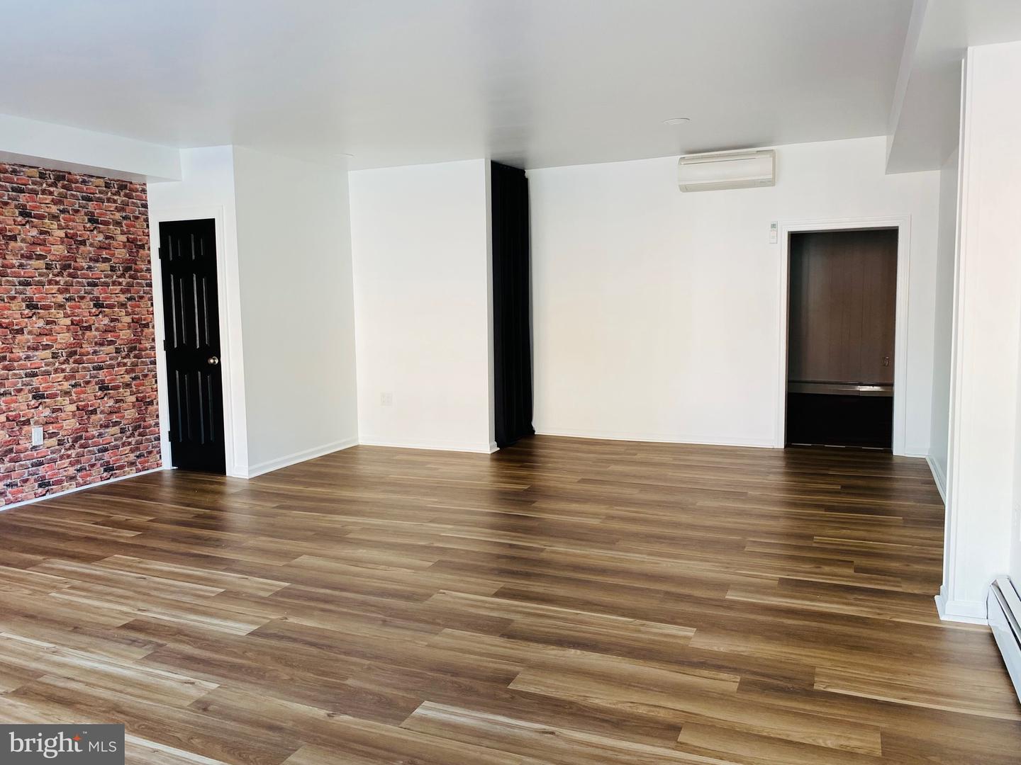 135 N. Carlisle Street Property Photo 3