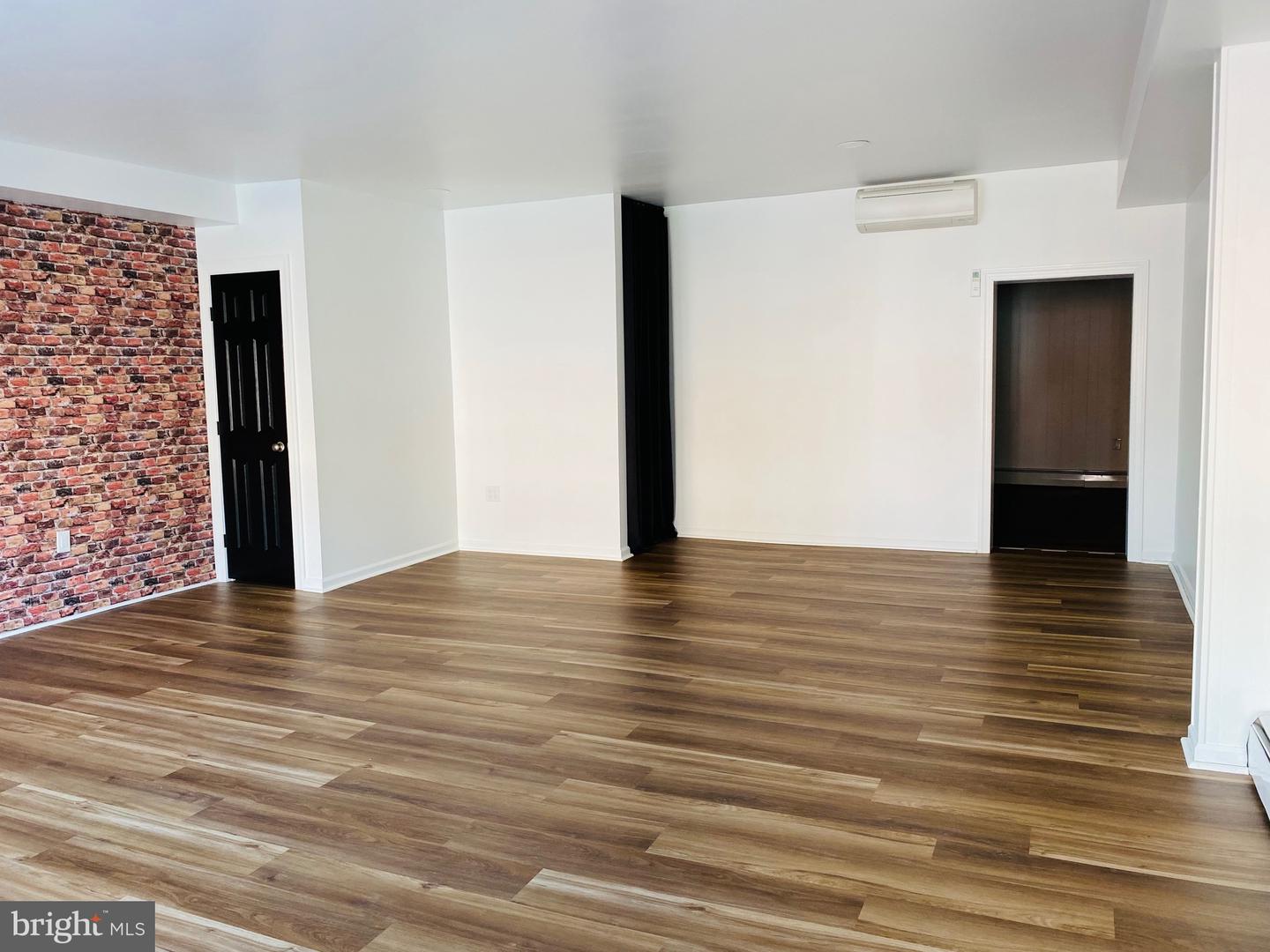 135 N. Carlisle Street Property Photo 4