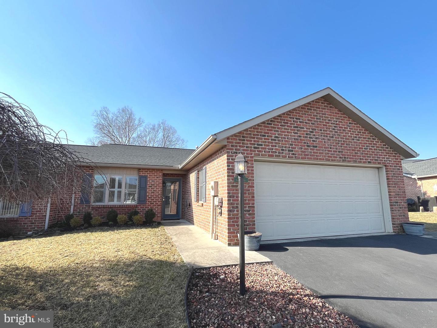 330 Parkwood Dr Property Photo