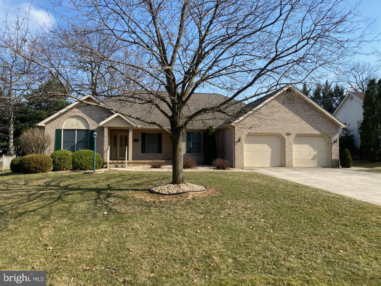 6985 Fairway Drive East Property Photo
