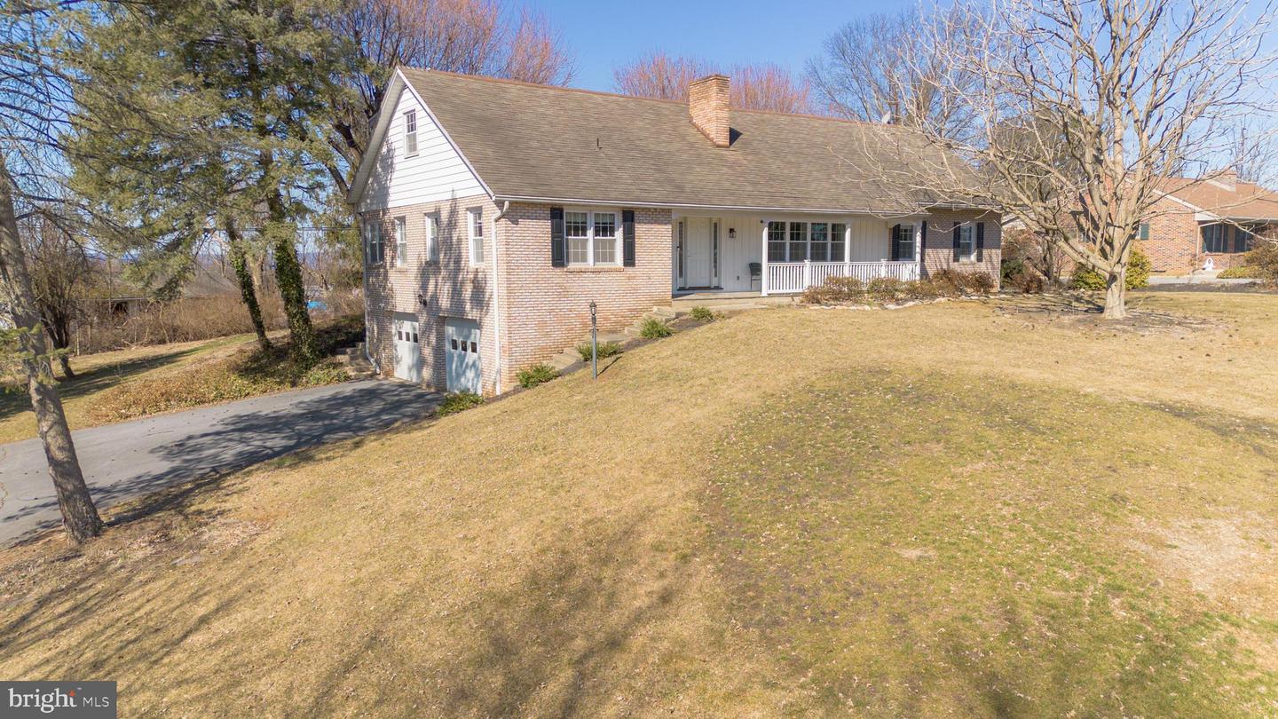 470 Overhill Dr Property Photo 1