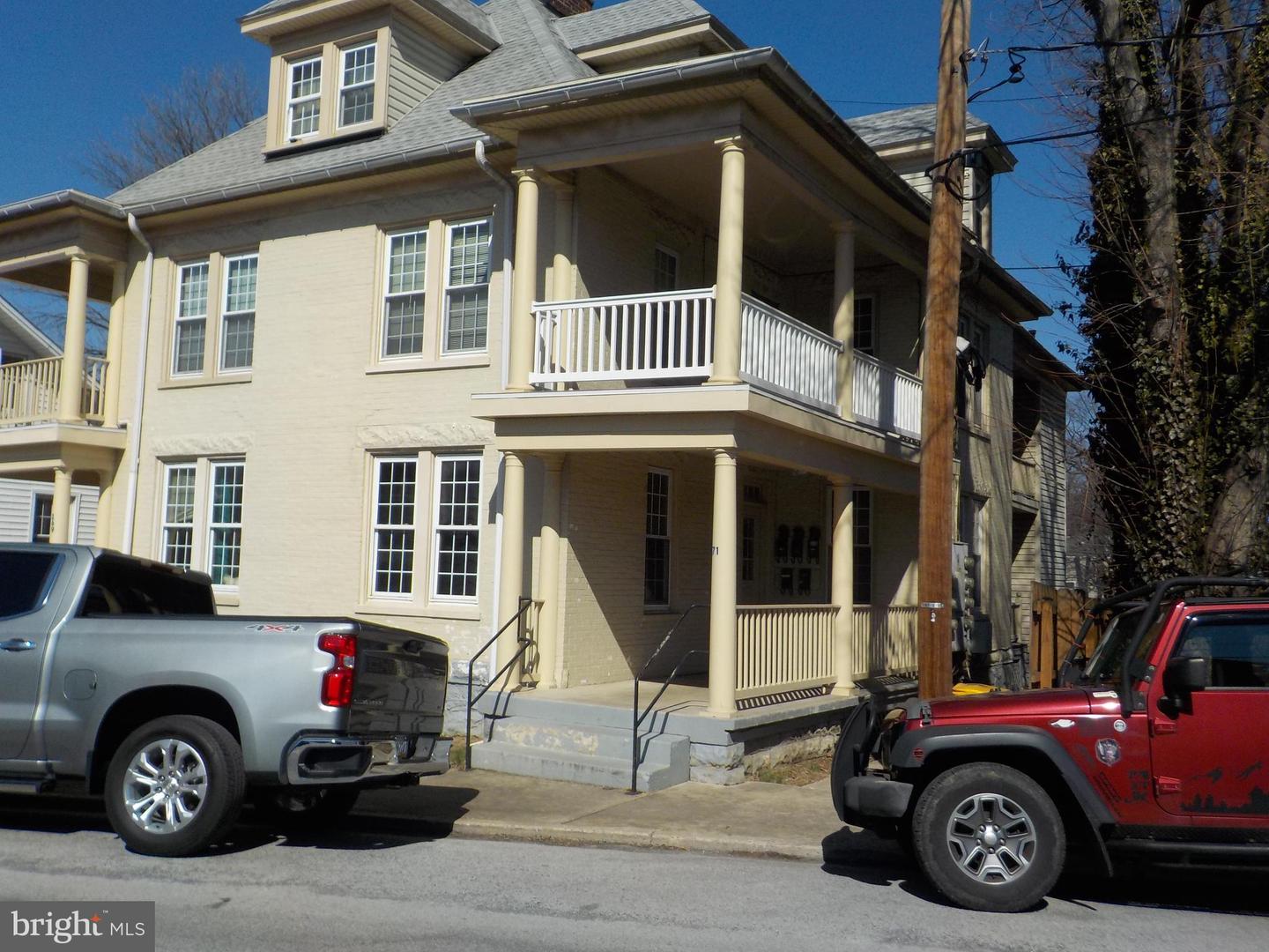 271 College Ave #2w Property Photo