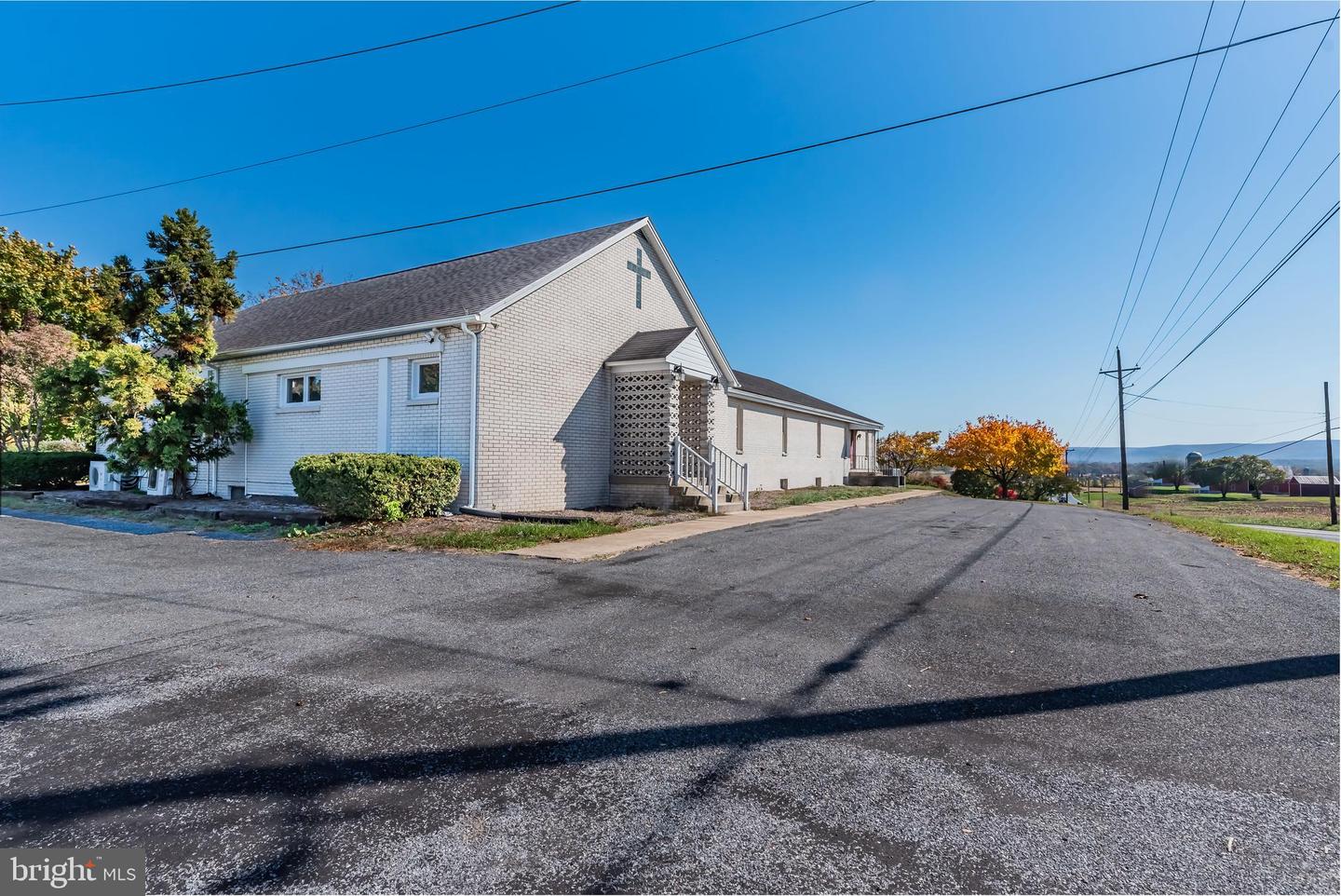2249 Roxbury Road Property Photo 2