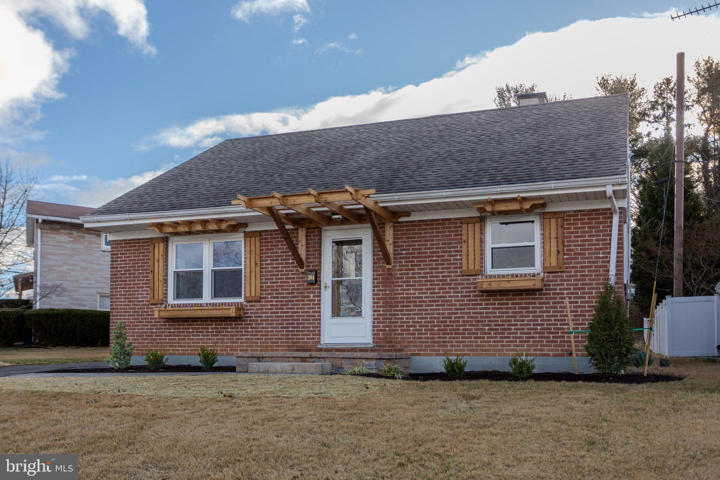 384 Grandview Avenue W Property Photo