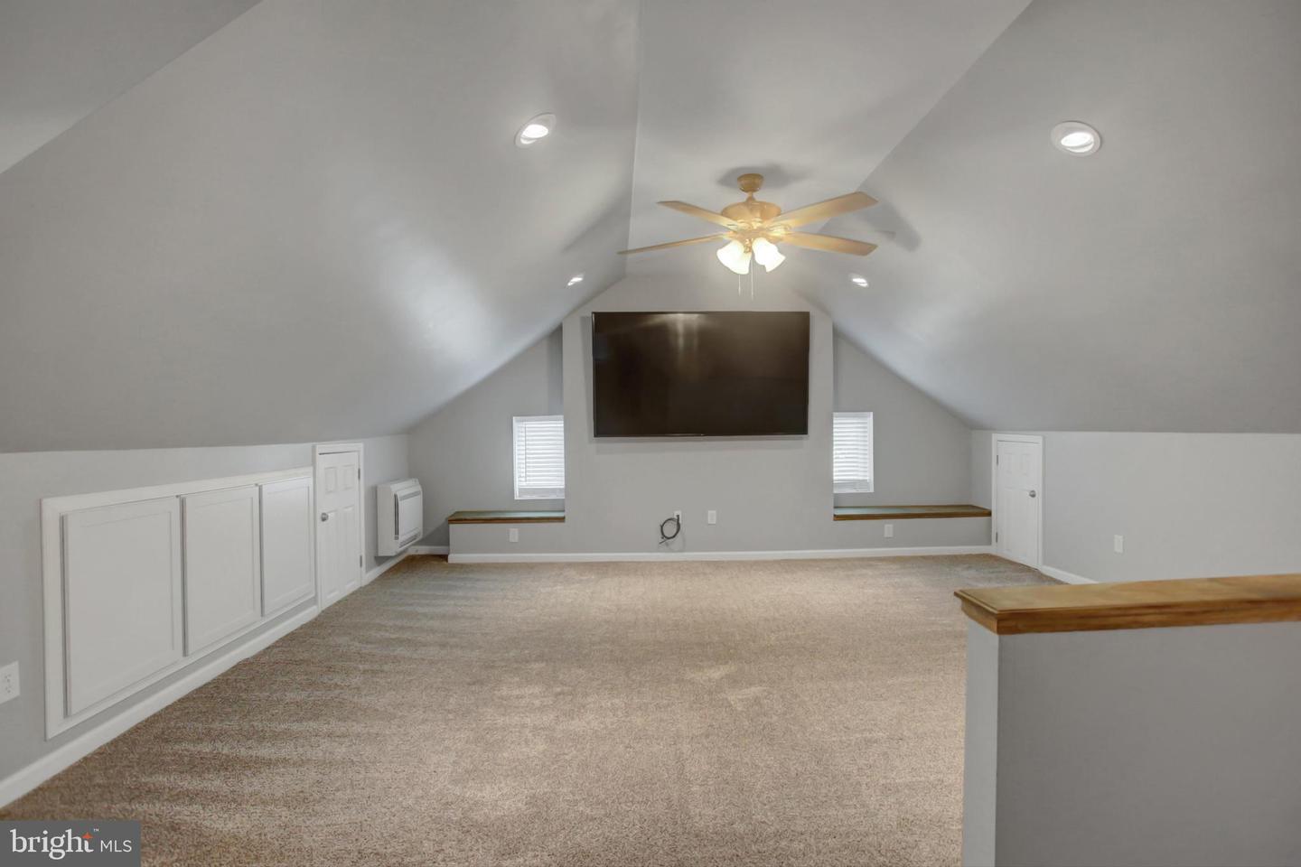 125 E Main St Property Photo 48