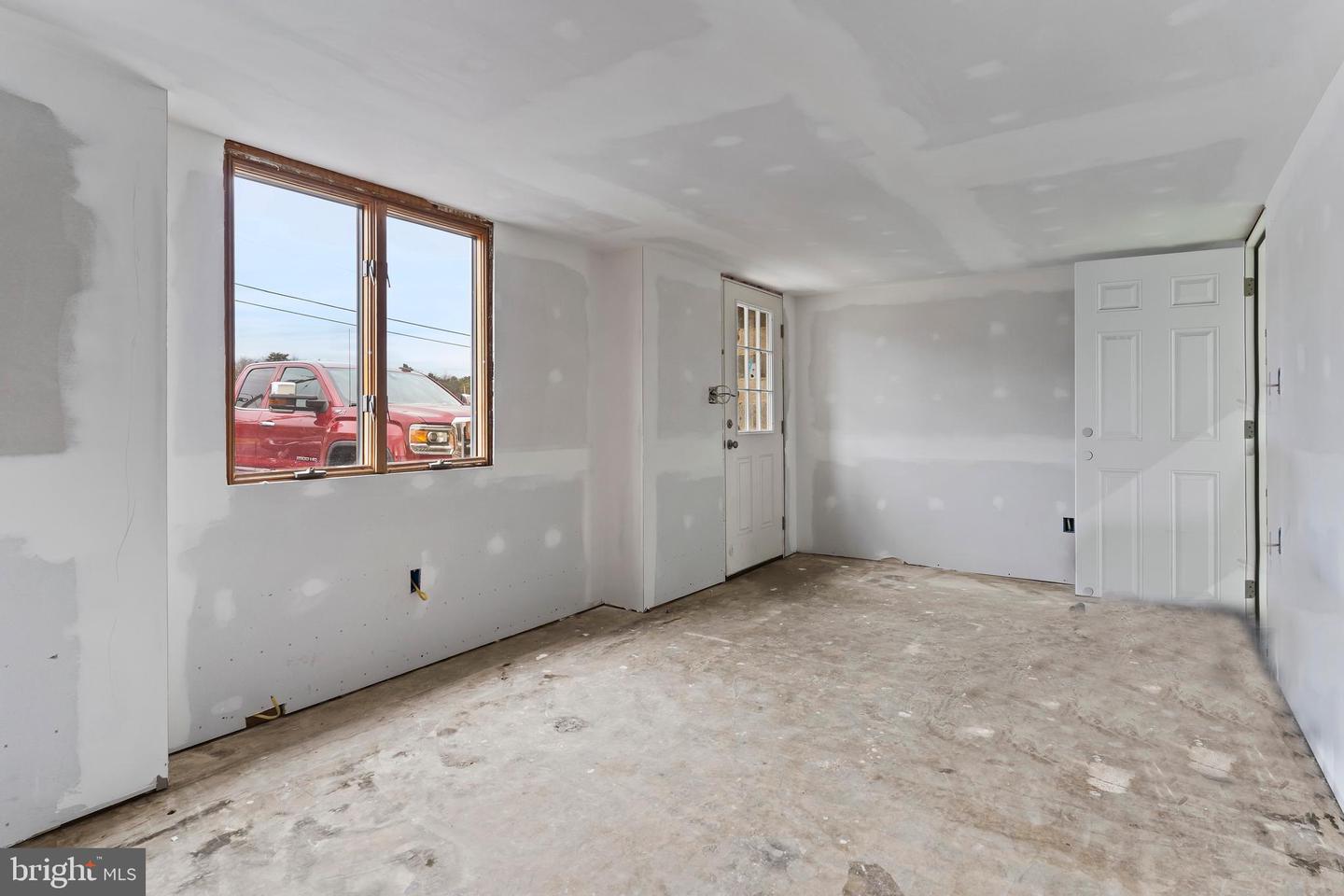 717 Dickeys Drive Property Photo 10