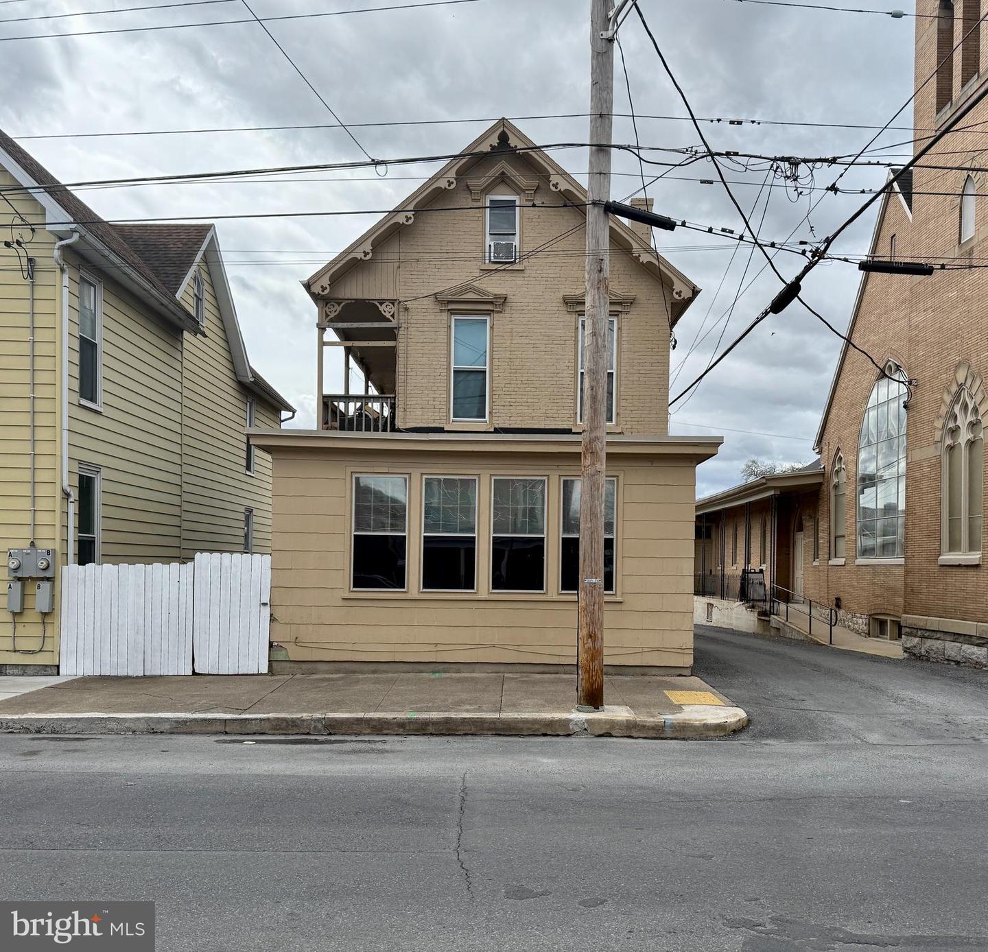 246 E Washington Street Property Photo 1