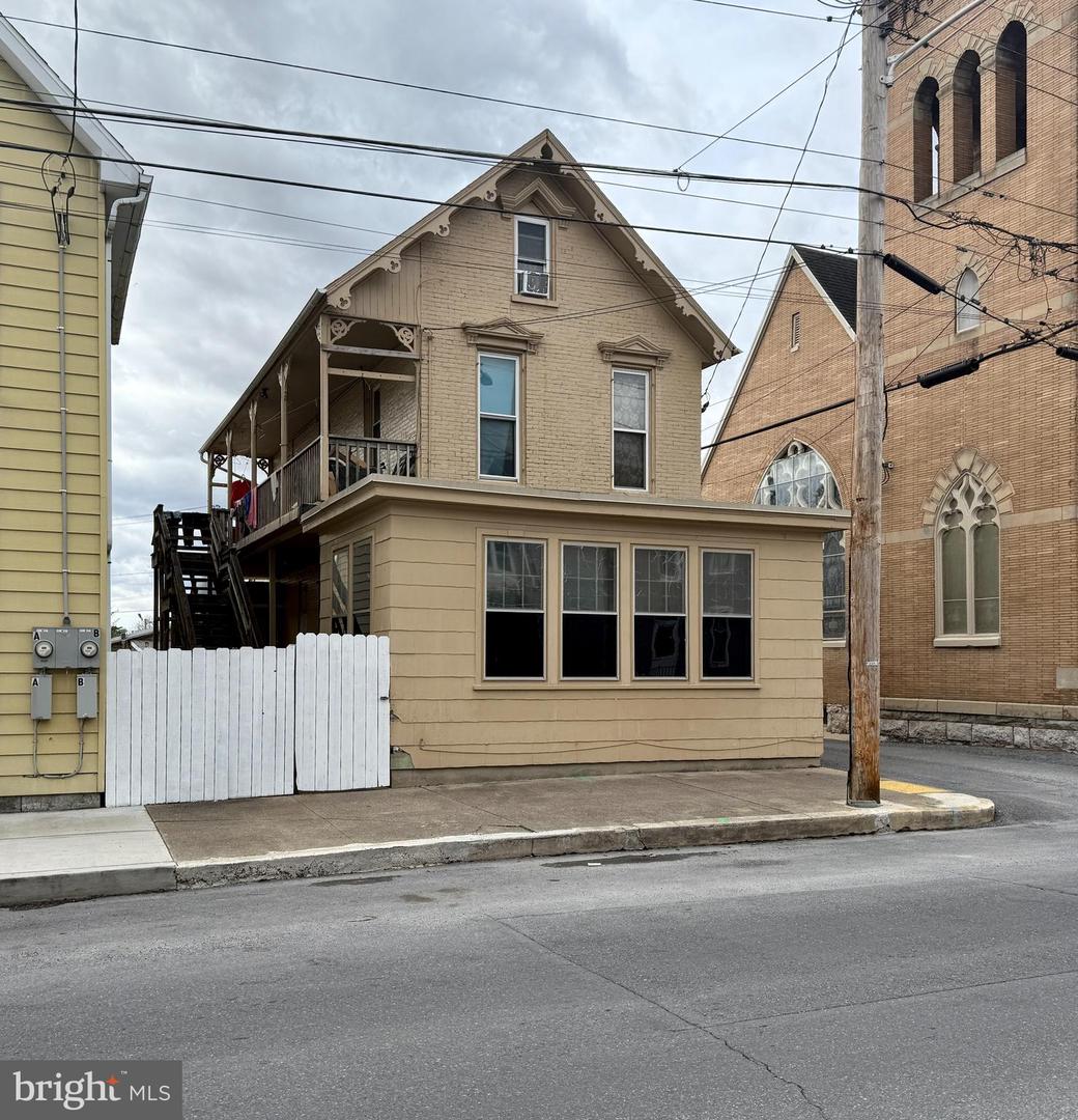 246 E Washington Street Property Photo 3
