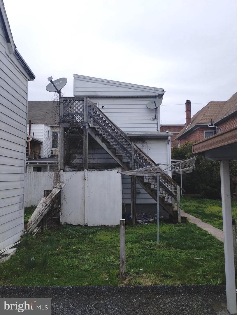 250 E Queen St Property Photo 3