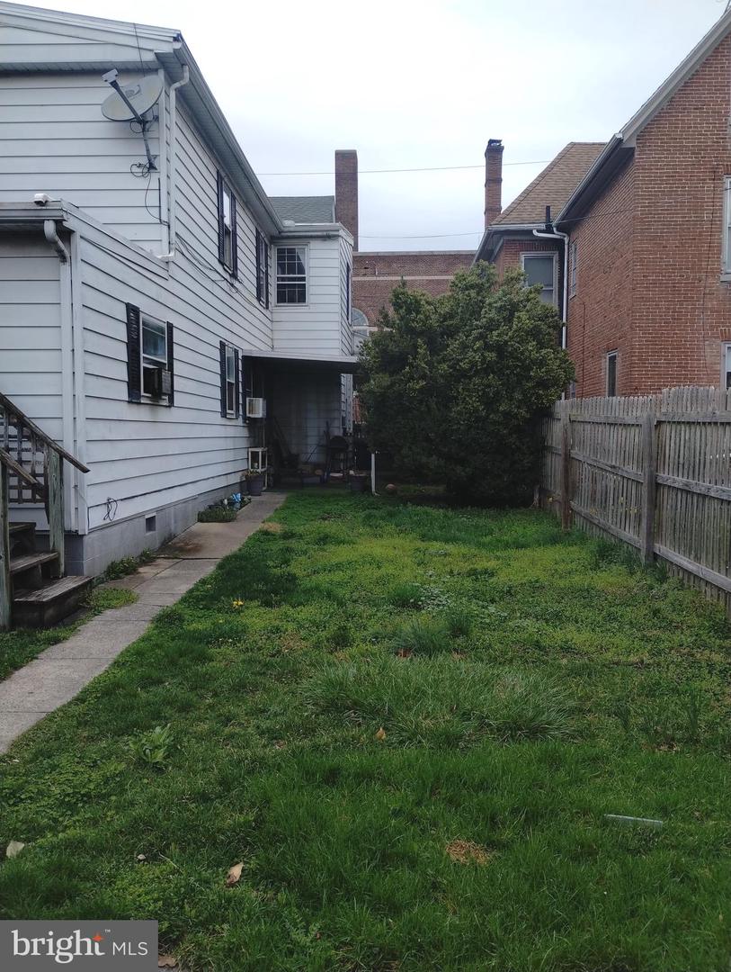 250 E Queen St Property Photo 5