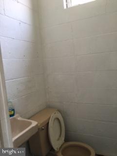 376 Lincoln Way E Property Photo 5