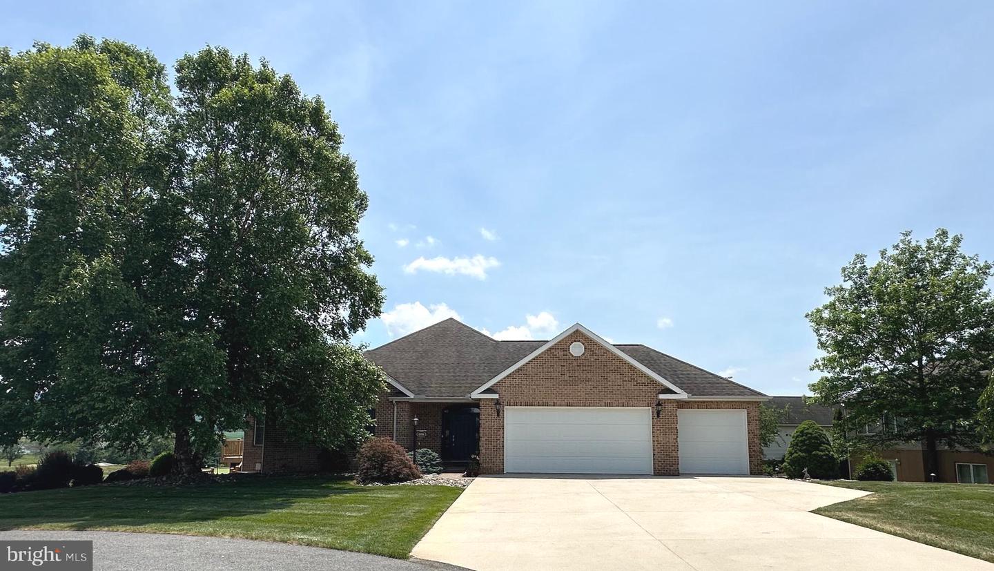 6396 SAUCON VALLEY DRIVE