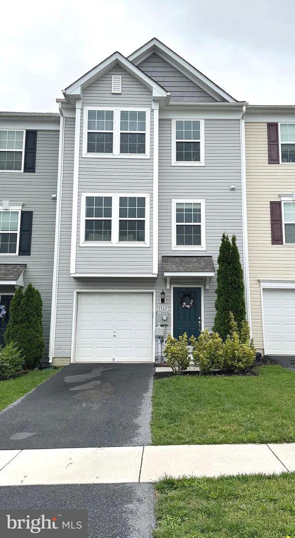 3582 Maplewood Ct Property Photo 1