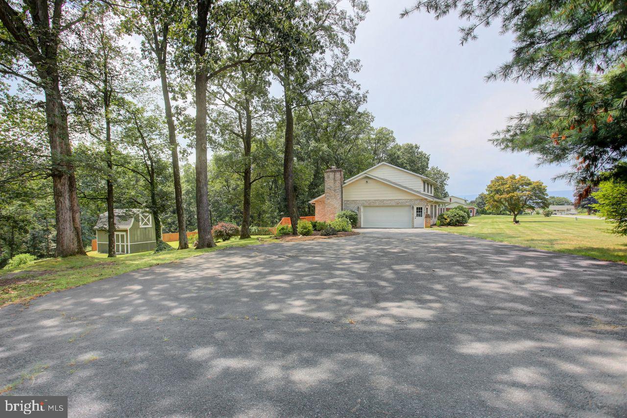 1734 Blakewood Dr Property Photo 4