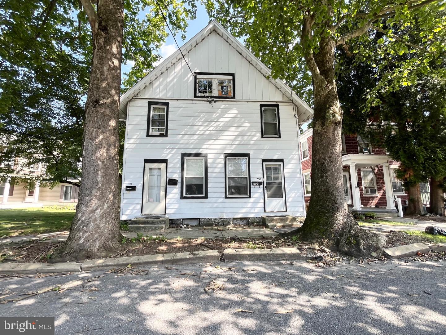 978-980 Scotland Ave Property Photo 1