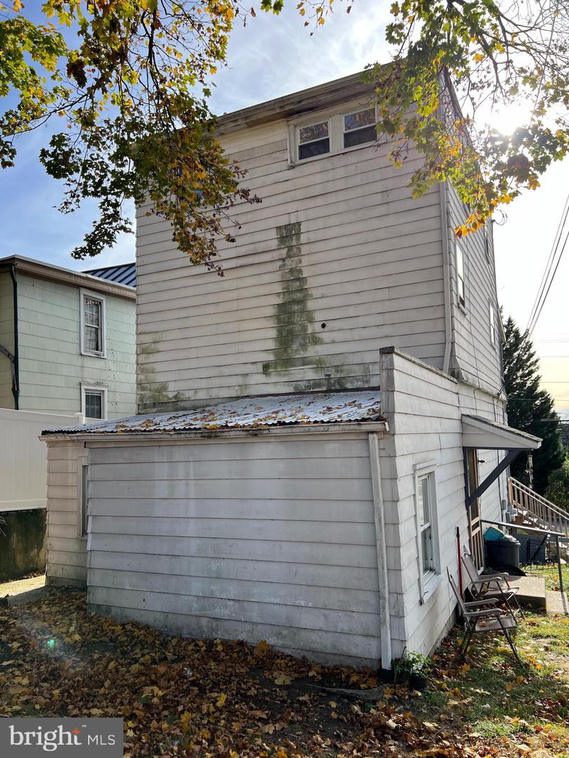 201 Mount Airy Ave Property Photo 3