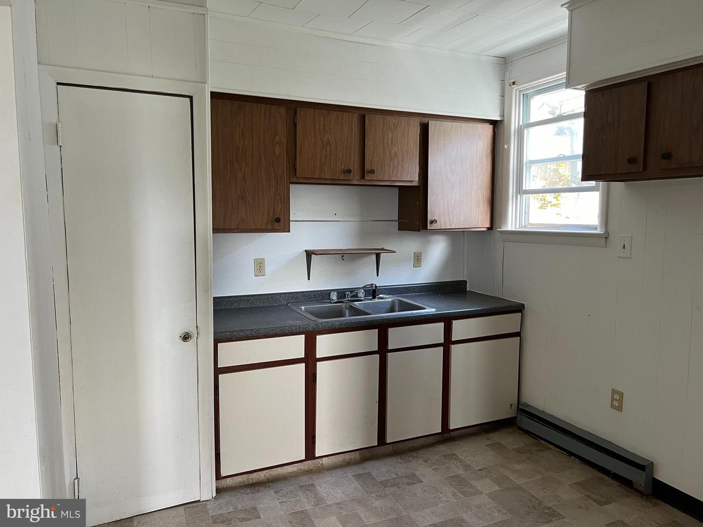 201 Mount Airy Ave Property Photo 4